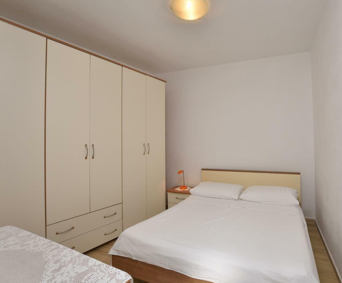Apartment Milka Primosten Exterior photo
